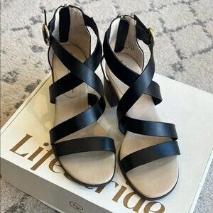 Life Stride Black Strappy Sandals for Versatile Wear